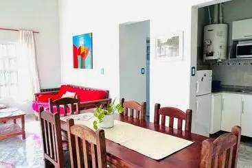 آپارتمان‌های توریست‌ها @alojatecarlospaz Casa Junto Al Rio Con 2 Dormitorios En Vcp