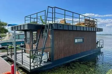Apartamenty turystyczne Panoráma úszóház 1