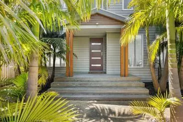 ツーリストアパートメント Amongst The Palms Inverloch