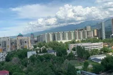 آپارتمان‌های توریست‌ها Mountains And River View Apartment In Almaty