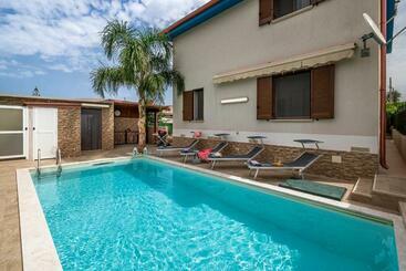 דירות לתיירים Villa Dellombra