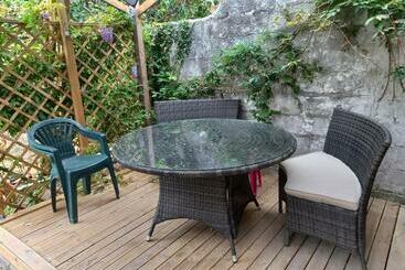 Жильё для туристов Le Secret De La Glycine