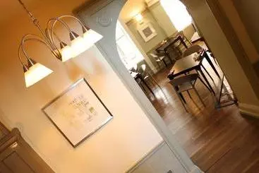 Hotel The Warwick Arms