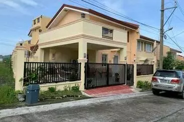 Turist apartmanları Delightful House In The Heart Of Legazpi, Albay