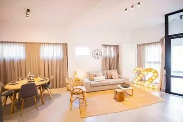 آپارتمان‌های توریست‌ها Tremendous 2 Bedroom Serviced Apartment   79 M2