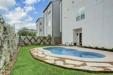 شقق خاصة سياحية Luxury Home W/ Private Saltwater Pool In Midtown