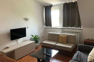 游客公寓 Stan U Samom Centru Obrenovca, Na Trgu 2