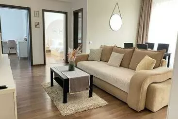 ツーリストアパートメント Wanderlust Home Cream, Rasnov Apt For 4, Wifi And Free Parking