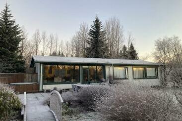 Turistihuoneistot Enchanting Country Home With Backyard Hotspring