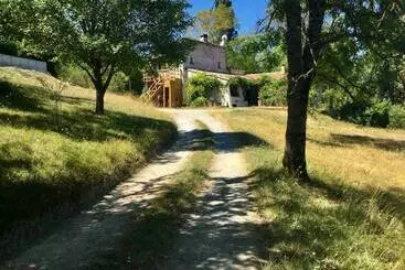 Turistihuoneistot Gîtes Du Puyjovent   Côté Forêt   à 15 Minutes De Crest, Vue Panoramique, Calme