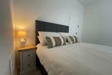 관광객 아파트 Refurbished 2 Bed House In The Perfect Location