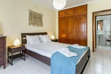 Turistihuoneistot 1br Infante Flat In Quarteira By Lovelystay