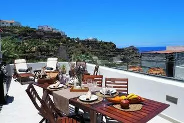 Turist apartmanları Big Terraced House, 3 Min Walking To The Beach, With Bbq And Sea View