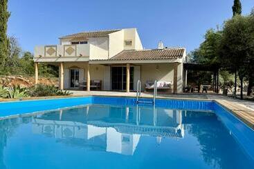 Жильё для туристов Casa Colinas Roxas By Portucasa