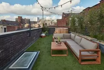 Turistihuoneistot Stunning Luxury City Centre Townhouse With Hot Tub