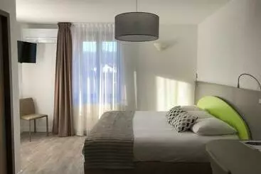 هتل Les Tilleuls Montbeliard Sud Audincourt