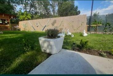 آپارتمان‌های توریست‌ها Pensiunea La Nelu Victoria