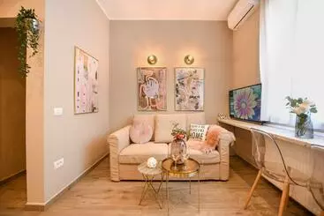 آپارتمان‌های توریست‌ها Sweet Blossom   Lovely 1br Apt In The City Center