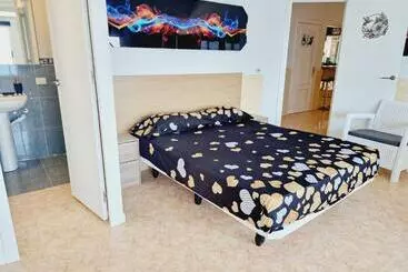 Pisos turísticos First Line Of The Ocean, 3 Bedrooms & Free Wifi