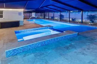 Turistihuoneistot Villa Kailāsa   Pool, 6min Drive To The Beach