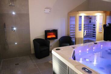 דירות לתיירים Maison Avec Piscine, Jacuzzi Et Sauna Privatifs   Mas De Nebbas