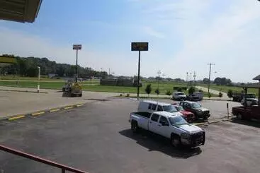 Motelli First Western Inn