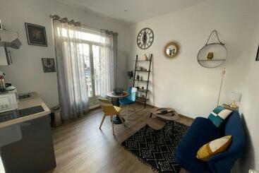 Apartamentos turísticos 2  Quartier Historique Aux Pieds Des Falaises