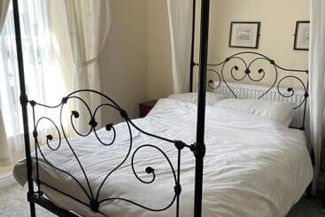 Bed and Breakfast The Penrhos Arms