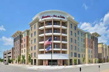 בית מלון כפרי Hampton Inn & Suites Des Moines Downtown