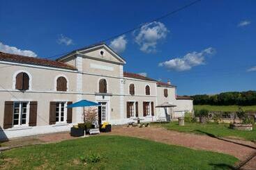 Bed and Breakfast Maison Rouge