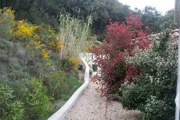 ベッドアンドブレックファースト Les Garrigues Bleues