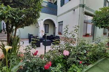 Пансион Pratza Froria