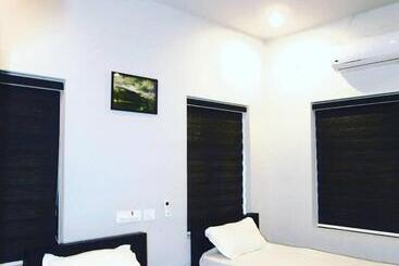 פנסיון His Grace Villas