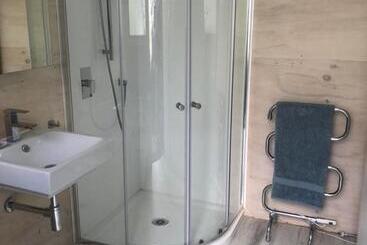 Bed and Breakfast Studio Or Cabin On Whitby