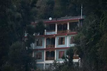 ユースホステル Mozo Inn&cafe Jibhi