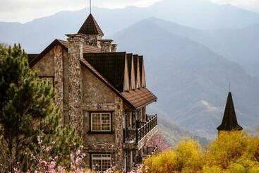 تختخواب و صبحانه Eos Resort