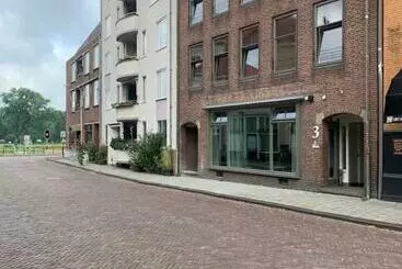 アパートホテル Stadshotel Aan De Ijssel In Hartje Deventer
