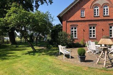 Apartamentos turísticos Gut Strackholt Fewo Seemannsgarn