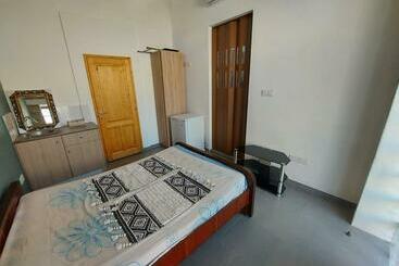 پانسیون Anna Guesthouse 10 Min Walk From The Beach