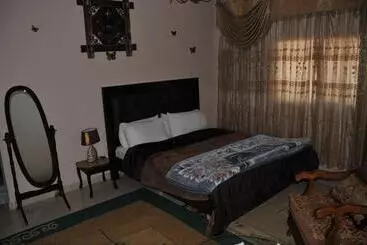 پانسیون Moon House