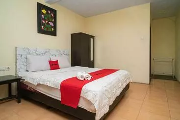 Hotel Reddoorz Near Cyber Mall