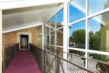 Otel Logis Hôtel Restaurant Les Minotiers