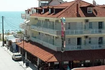 בית מלון כפרי White Rose Beach