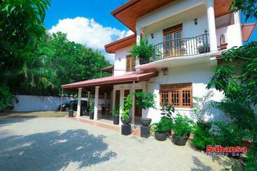 פנסיון Sahansa Family Rest