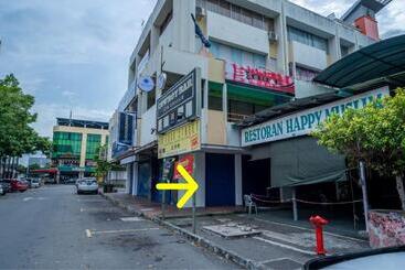 Hotel A Residence @ Between Hilton & Cititel