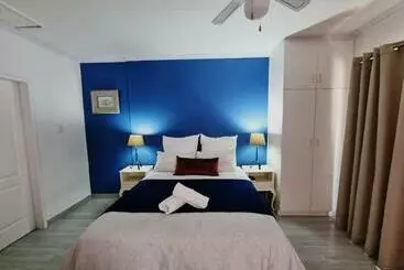 ペンション The Noble Dew Guest House