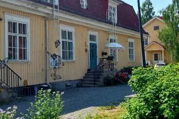 ツーリストアパートメント Nostalgista Majoittumista Taiteilijatalo Taideniityn Auringossa Tai Niityssä