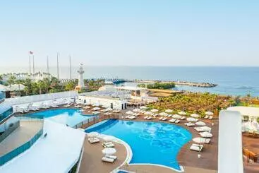 Resort Rubi Platinum Sign