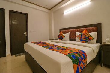 Hotel Fabexpress Dolphin International Near Delhi Airport