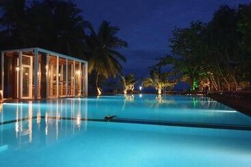 Hotel Marakolliya Beach Resort